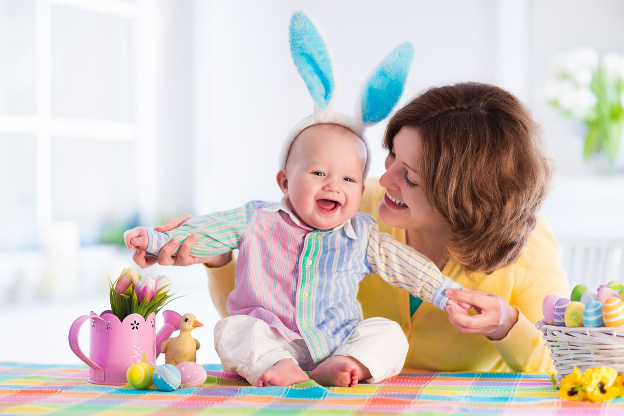 Promenade avec un bébé : poussette face parent ou face route ?